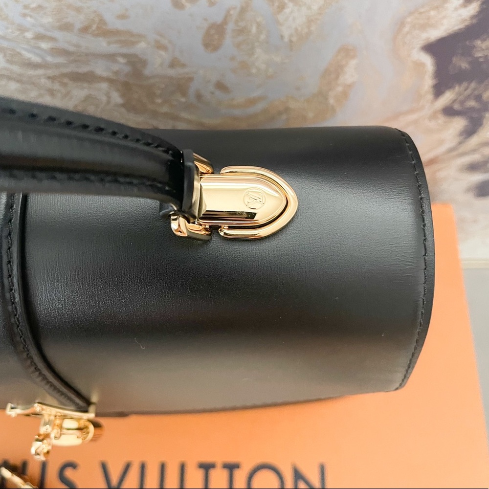 Louis Vuitton Rose Des Vents MM Grained Smooth Calfskin Black Leather Bag - Picture 6 of 15